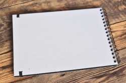 Bobo Sluneční kolekce Skicár A4, 30 listov, 250 g/m², čierny papier